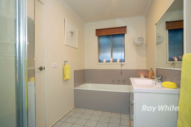 45 Maculata Drive, CRANBOURNE WEST VIC 3977, Cranbourne West - Thumbnail 6