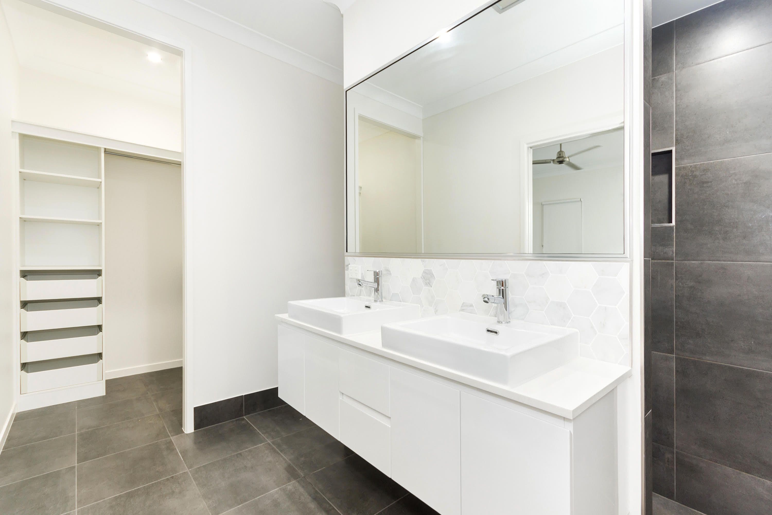 54 Bluewattle Boulevard, Rasmussen QLD 4815, Rasmussen - Thumbnail 3