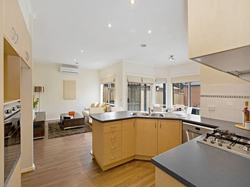 12 Lancewood Walk, SOUTH MORANG VIC 3752, South Morang - Thumbnail 2