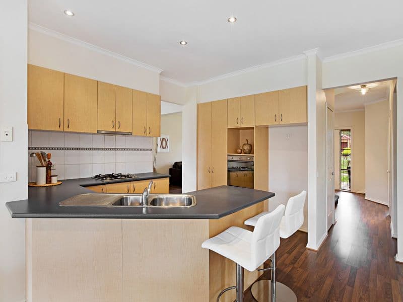 12 Lancewood Walk, SOUTH MORANG VIC 3752, South Morang - Thumbnail 3