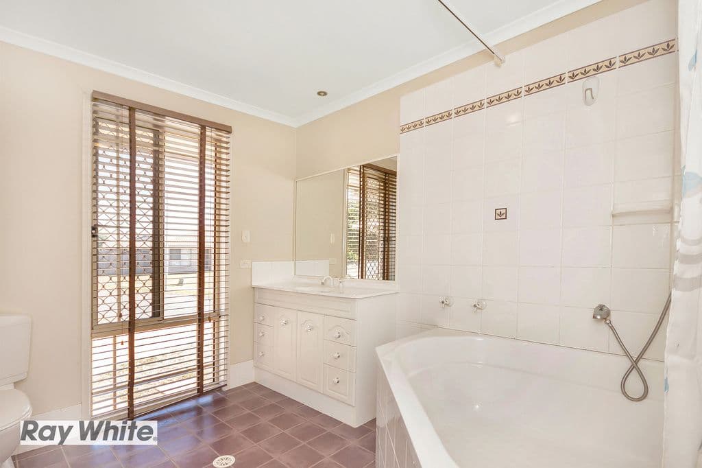 7 Whipbird Street, BELLBIRD PARK QLD 4300, Bellbird Park - Thumbnail 7