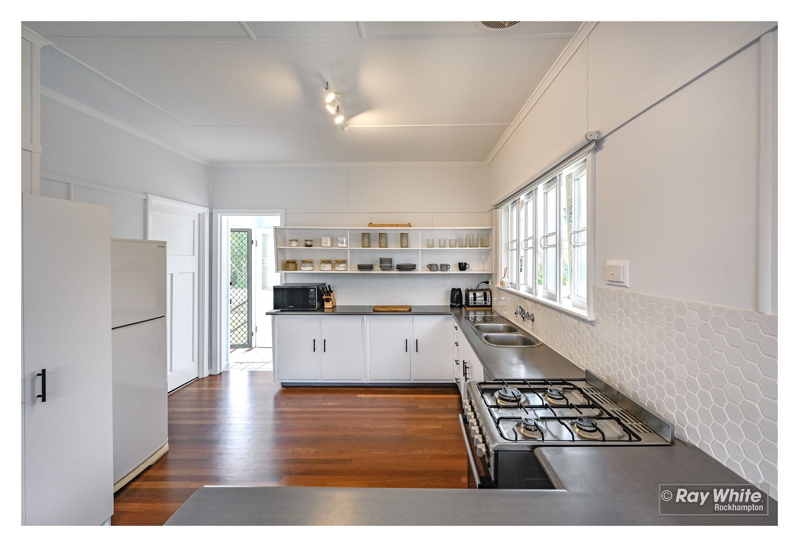 204 Earl Street, Berserker QLD 4701, Berserker - Thumbnail 3