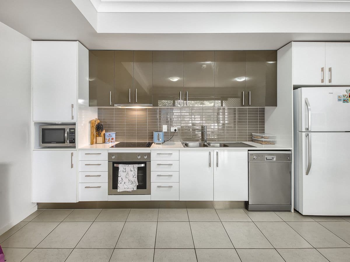 32 Lutana Street, Stafford QLD 4053, Stafford - Thumbnail 2