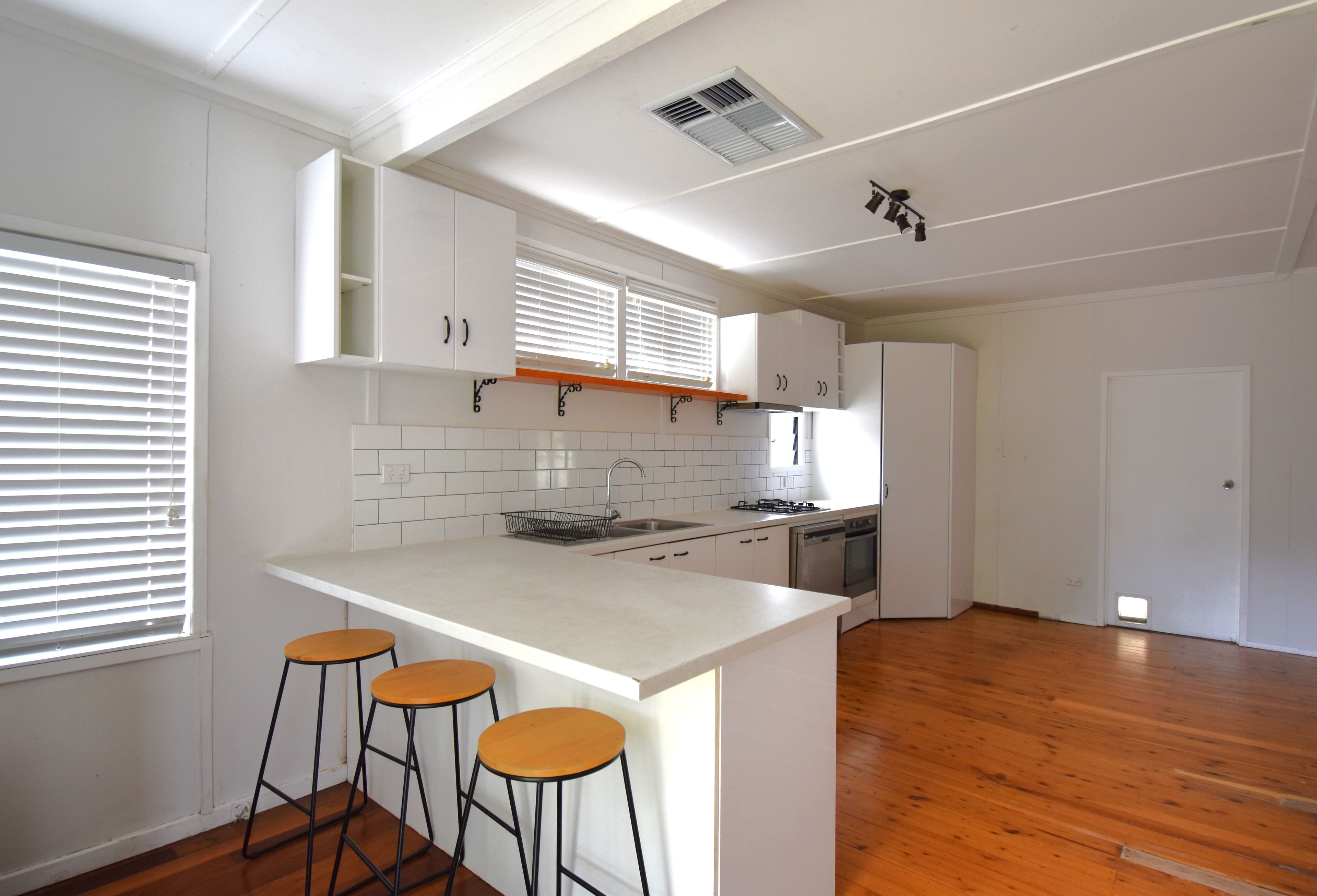73 Cassowary Street, Longreach QLD 4730, Longreach - Thumbnail 2