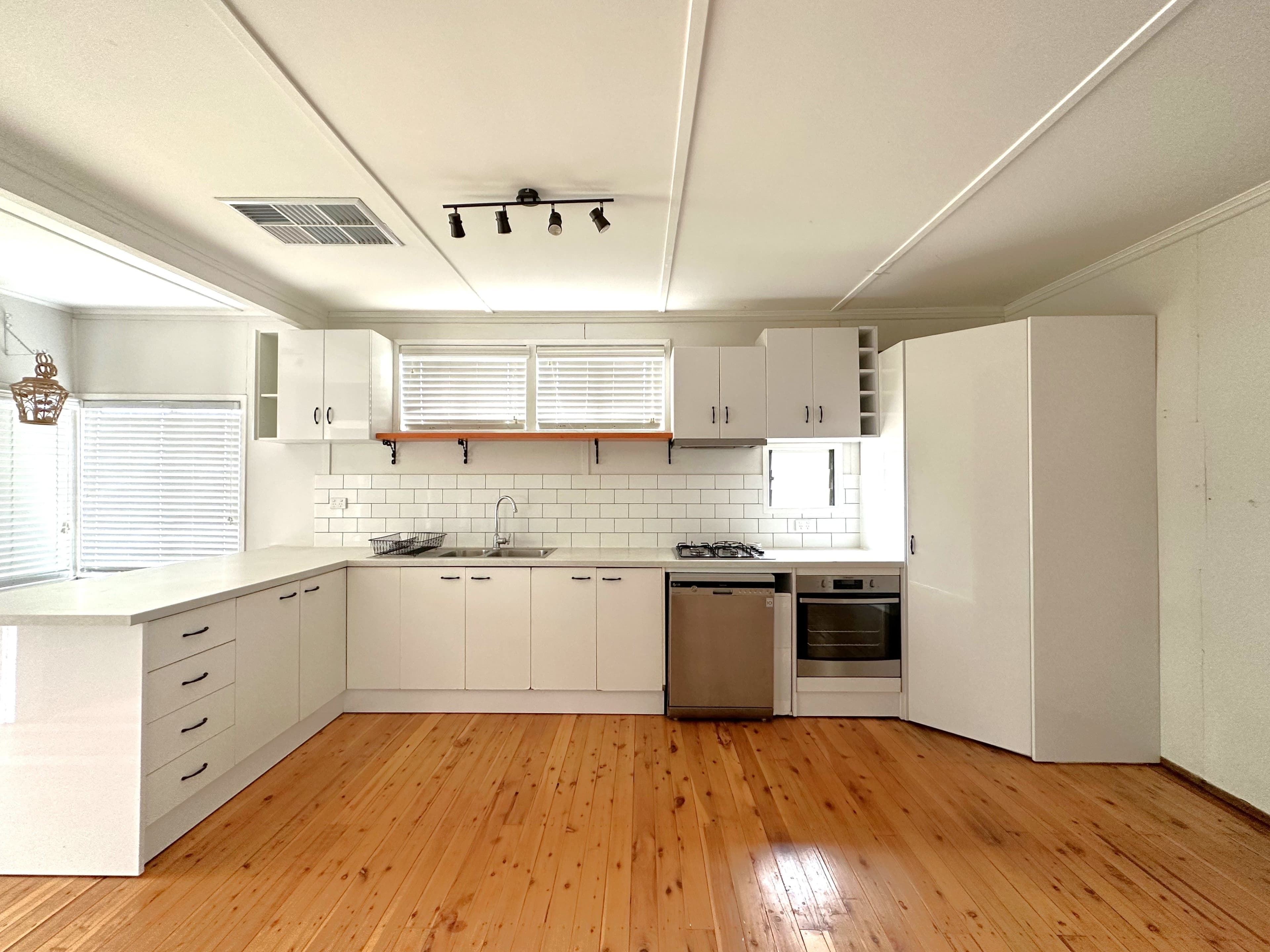 73 Cassowary Street, Longreach QLD 4730, Longreach - Thumbnail 3
