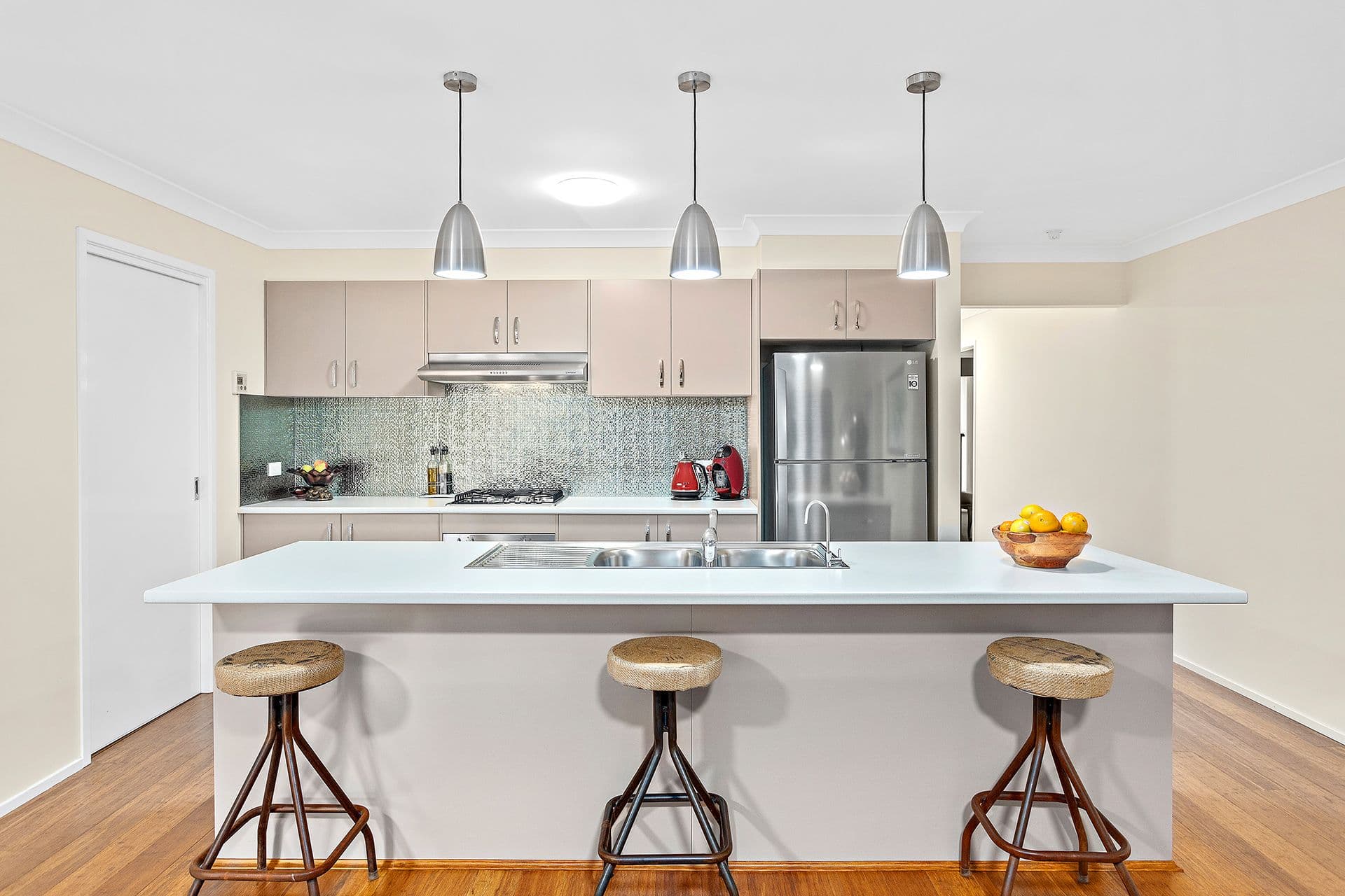 13 Peninsula Avenue, Haywards Bay - Thumbnail 2