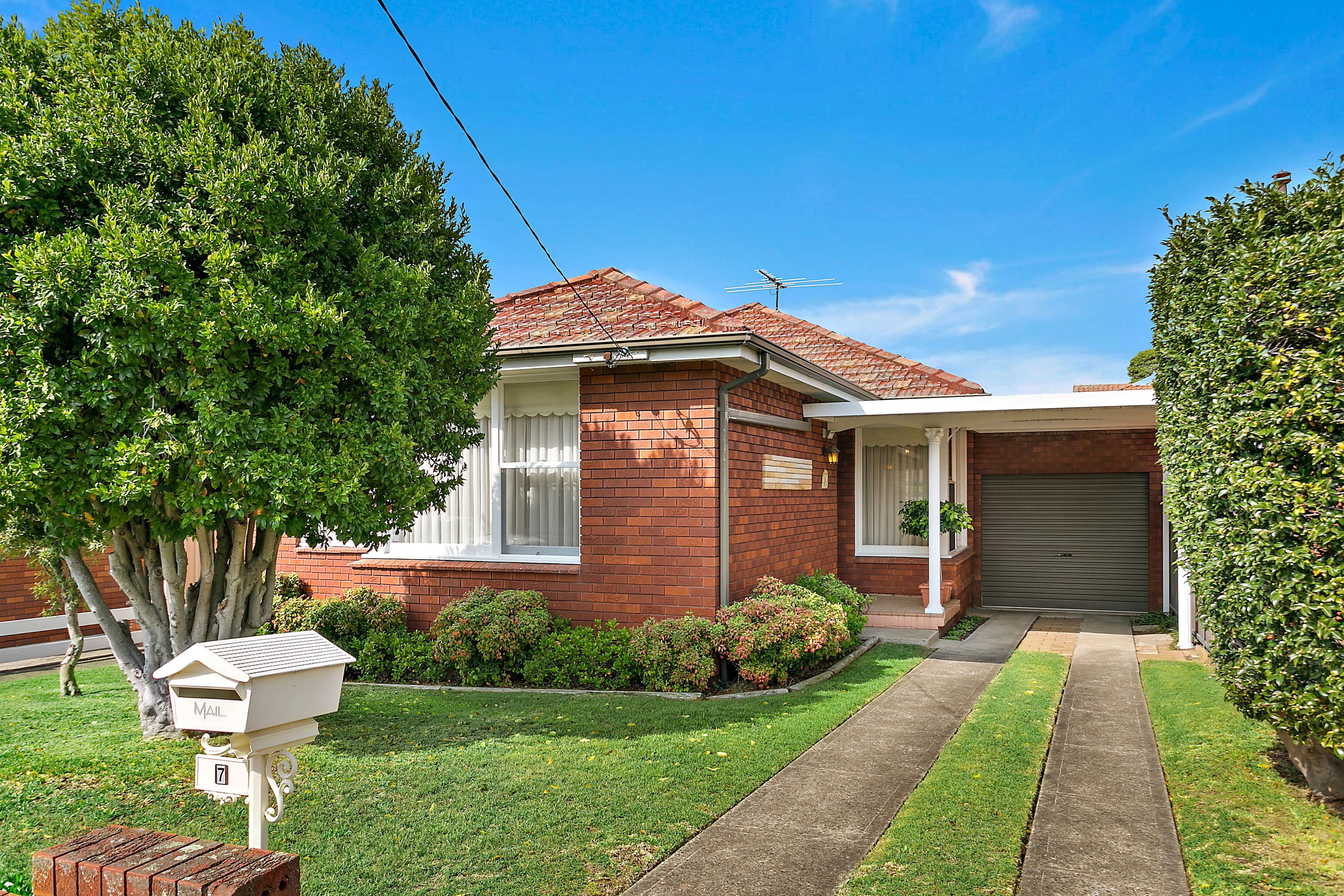 7 Poplar Street, Sans Souci - Image 1