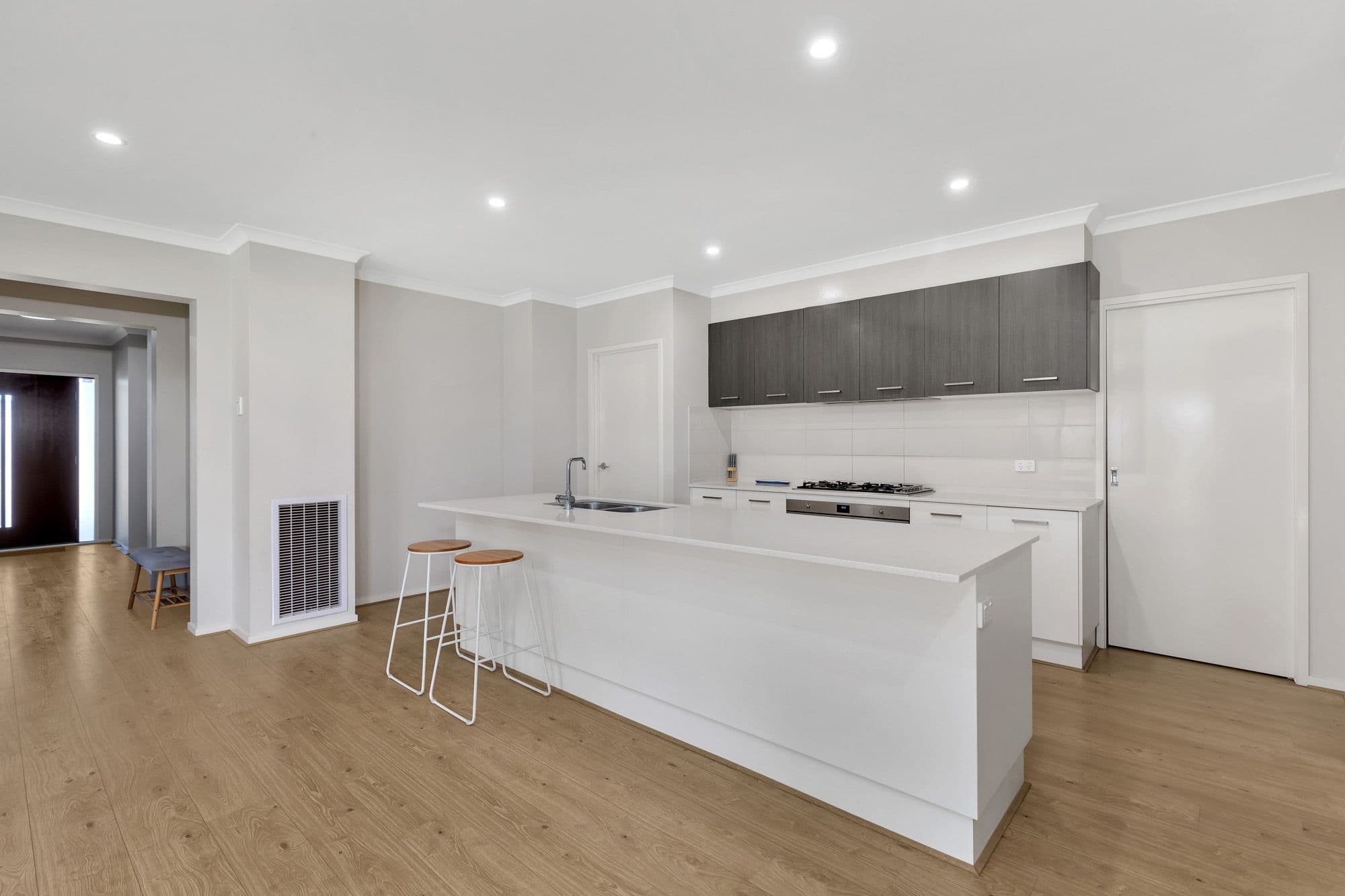 15 Pastille Road, Manor Lakes VIC 3024, Manor Lakes - Thumbnail 2