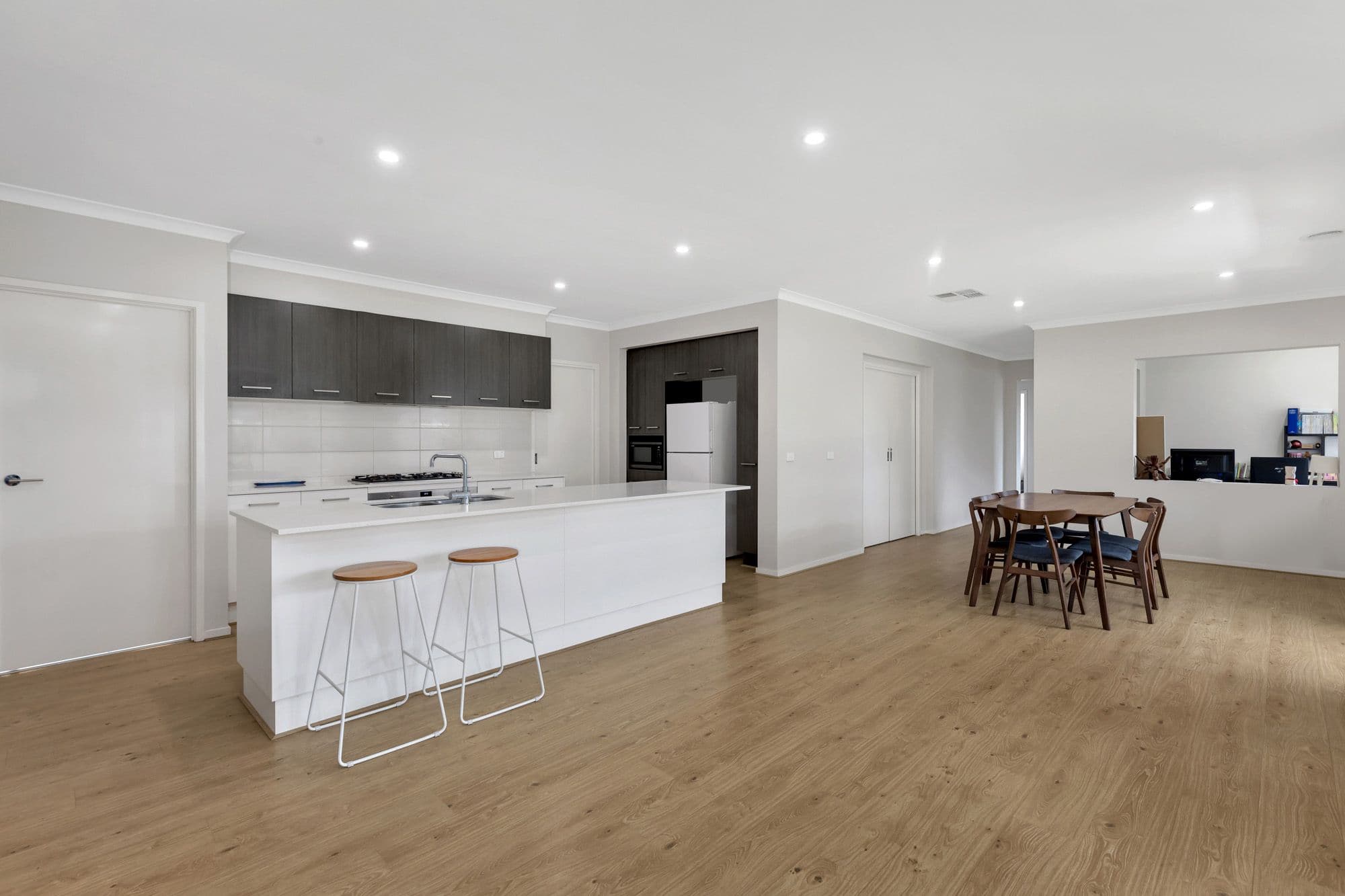 15 Pastille Road, Manor Lakes VIC 3024, Manor Lakes - Thumbnail 3