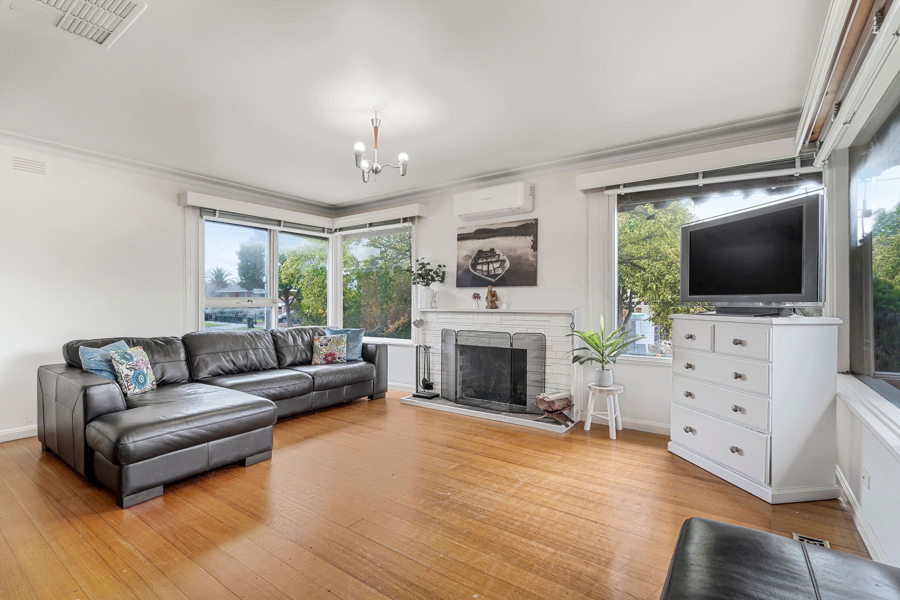 24 Summit Crescent, Glen Waverley VIC 3150, Glen Waverley - Thumbnail 2