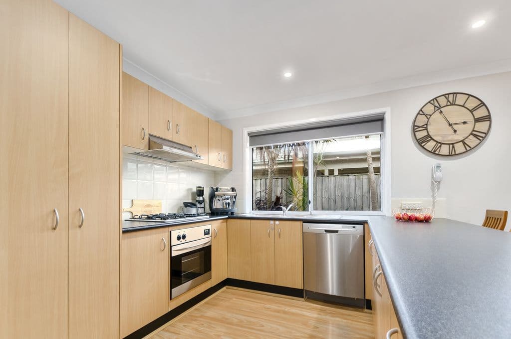 27 Karara Avenue, Horsley - Thumbnail 3