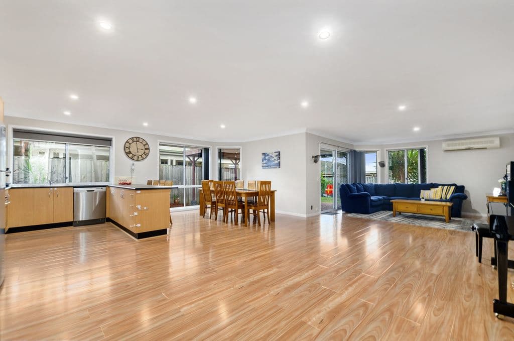 27 Karara Avenue, Horsley - Thumbnail 5