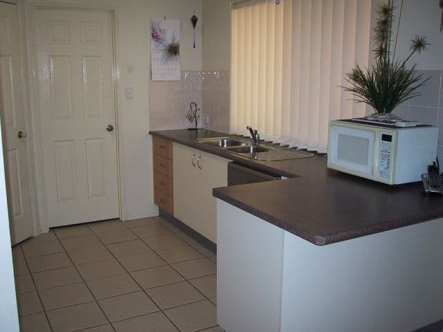 9 Fairfax Avenue, BETHANIA QLD 4205, Bethania - Thumbnail 2