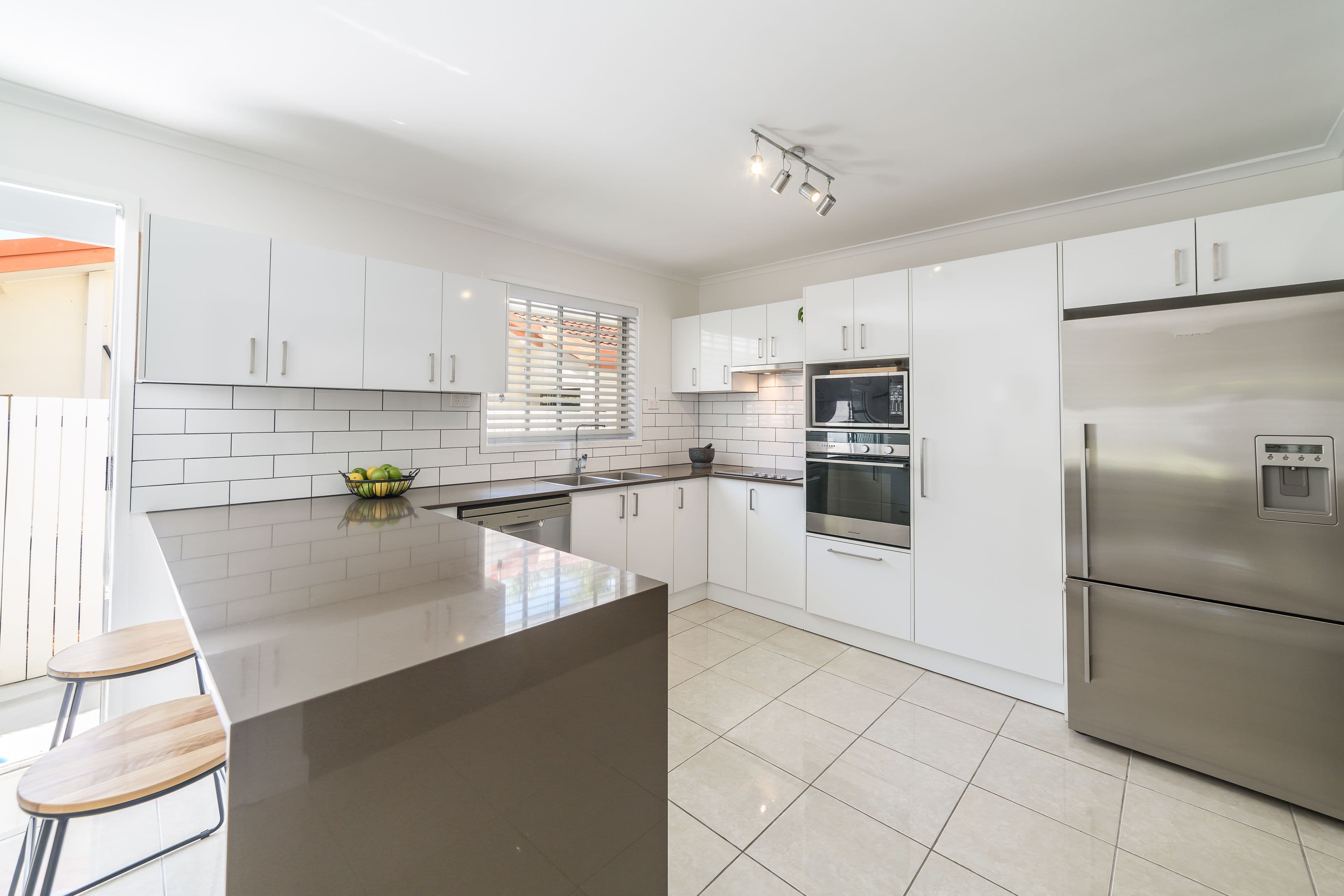 9 Dunbarton Avenue, Sorrento QLD 4217, Sorrento - Thumbnail 8