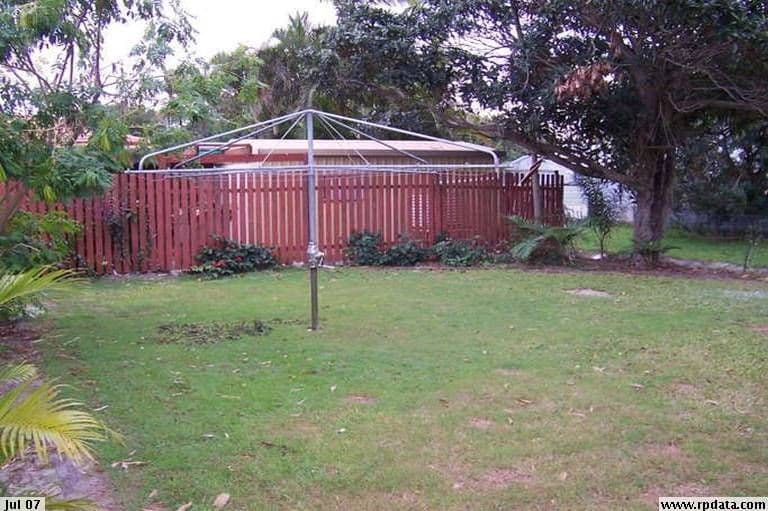 27 Kangaroo Avenue, BONGAREE QLD 4507, Bongaree - Thumbnail 5