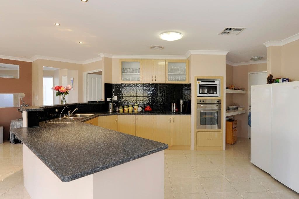 22 Bluefields Parkway, PORT KENNEDY WA 6172, Port Kennedy - Thumbnail 4