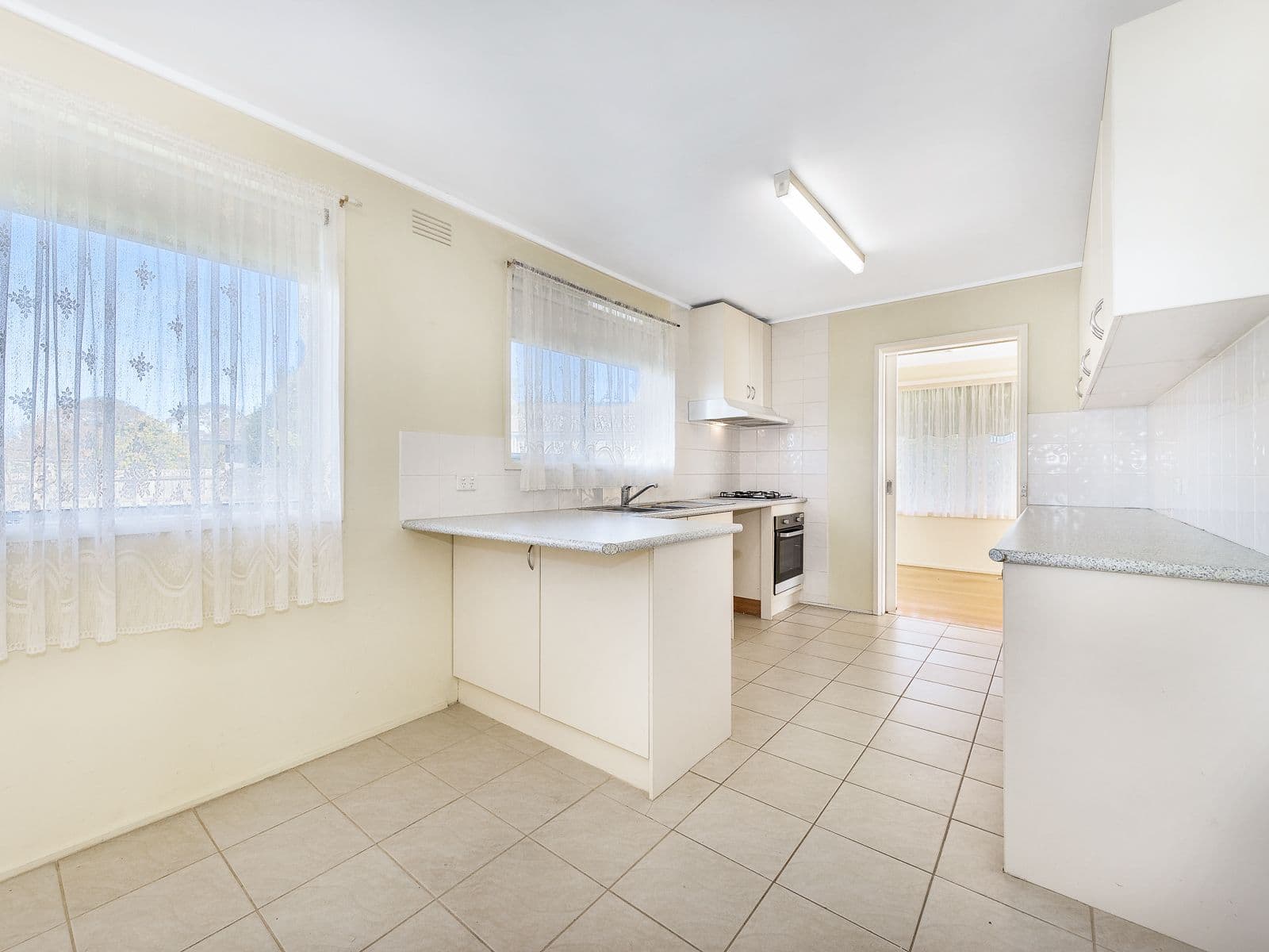 2 Whitehaven Crescent, Mulgrave VIC 3170, Mulgrave - Thumbnail 4
