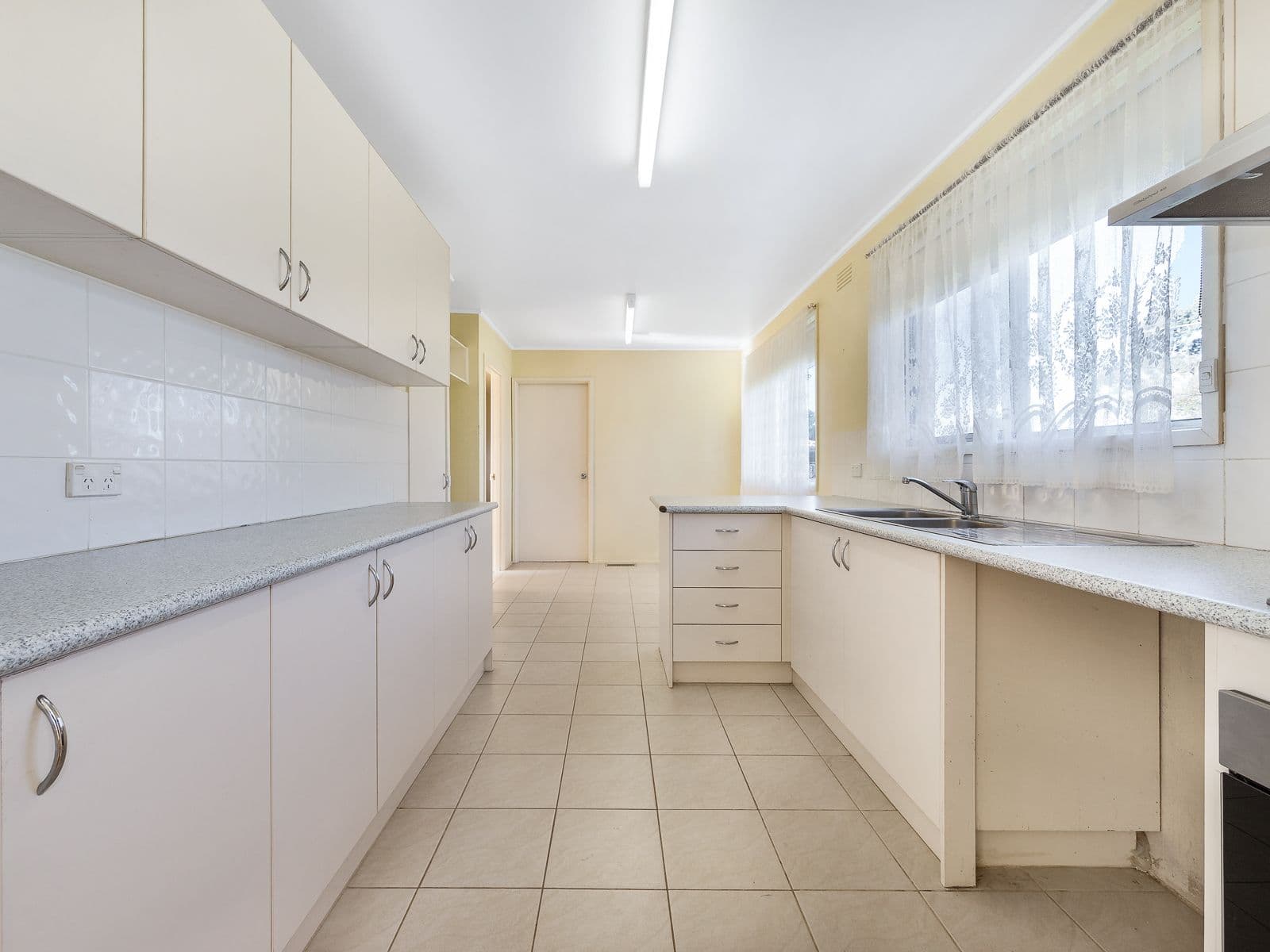 2 Whitehaven Crescent, Mulgrave VIC 3170, Mulgrave - Thumbnail 5