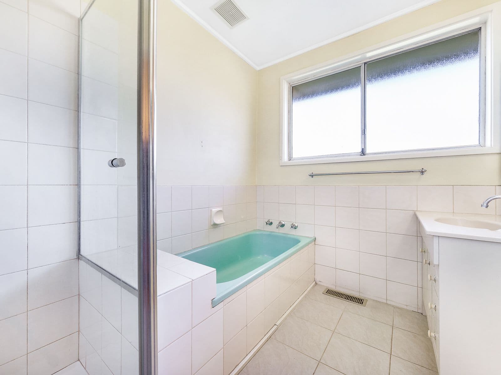 2 Whitehaven Crescent, Mulgrave VIC 3170, Mulgrave - Thumbnail 7