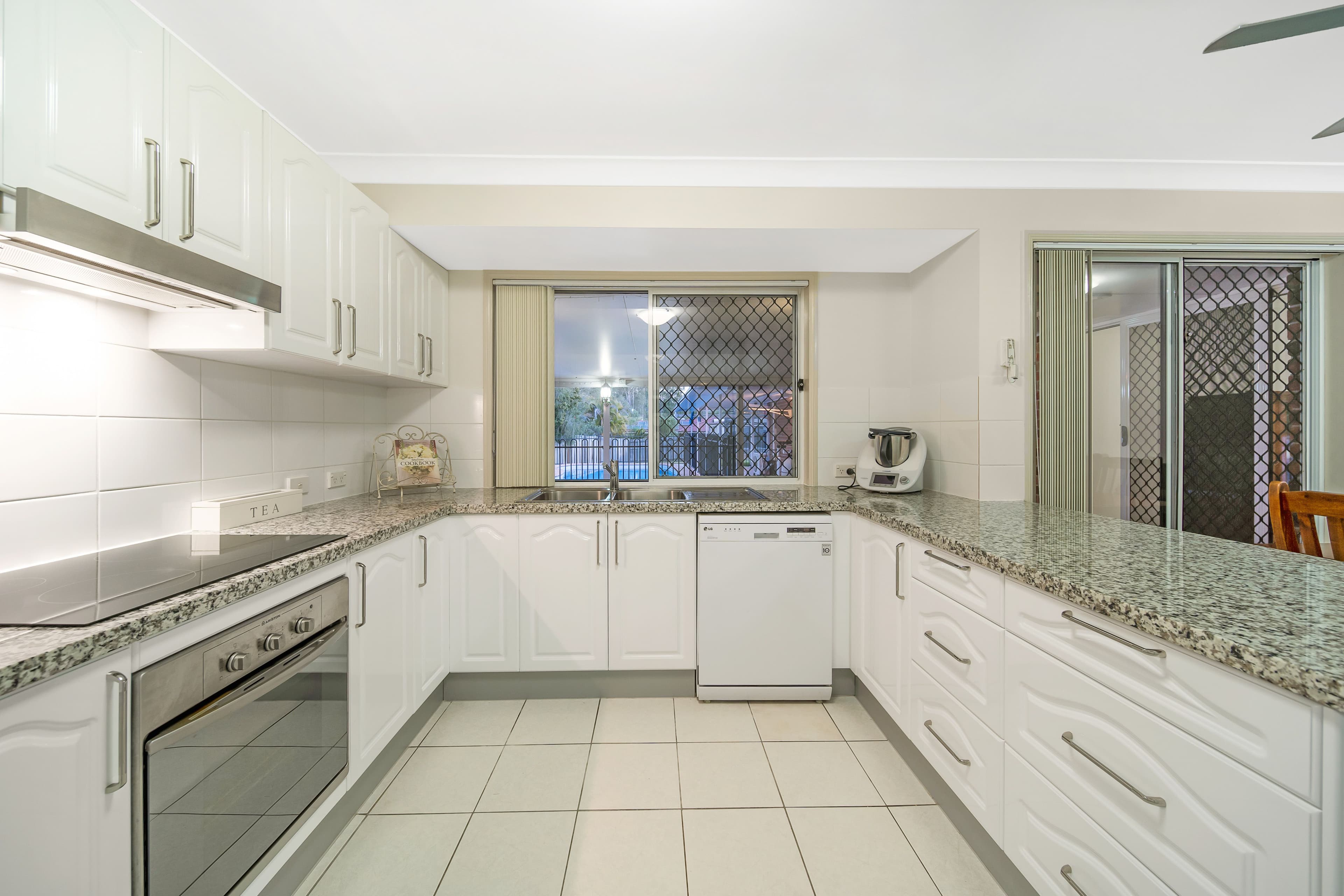 21 Eucalypt Place, Heritage Park QLD 4118, Heritage Park - Thumbnail 4