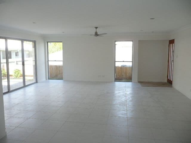 2 Portimao Court, OXENFORD QLD 4210, Oxenford - Thumbnail 2