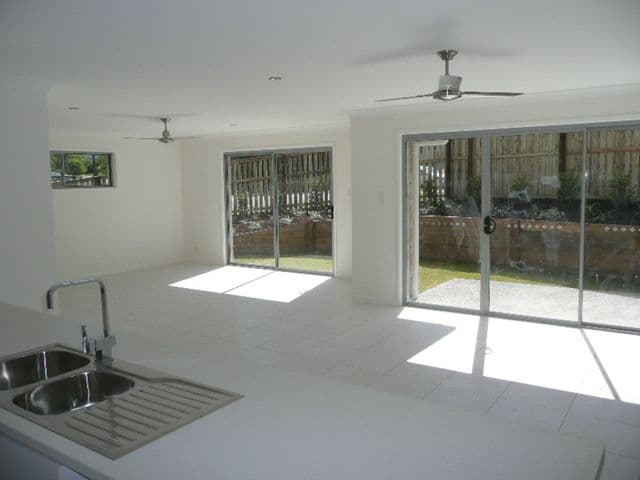 2 Portimao Court, OXENFORD QLD 4210, Oxenford - Thumbnail 3