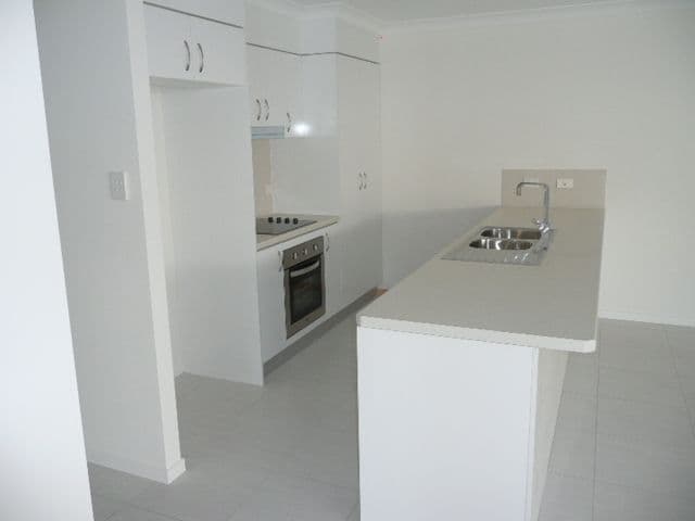 2 Portimao Court, OXENFORD QLD 4210, Oxenford - Thumbnail 4