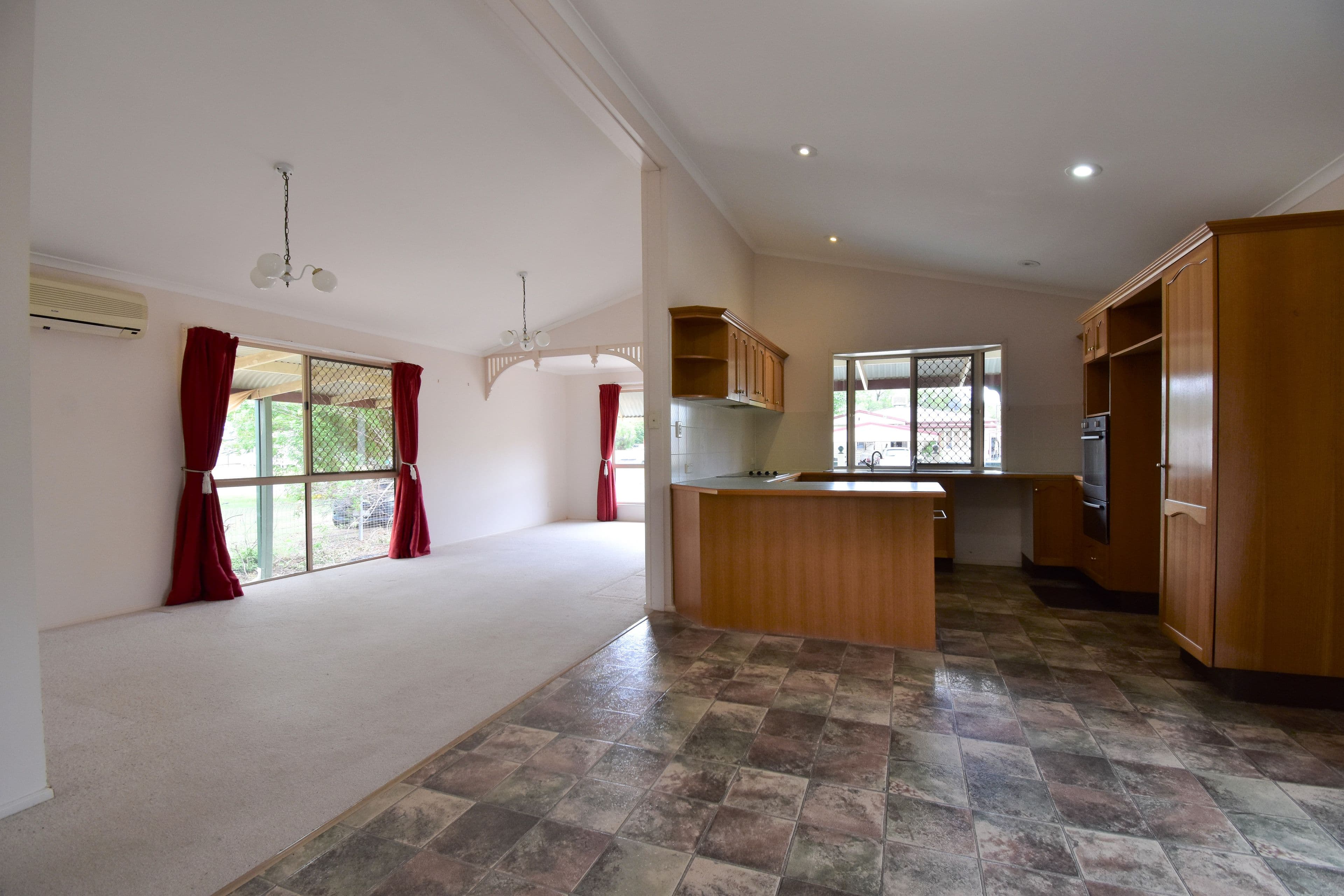 27 Robin Road, Longreach QLD 4730, Longreach - Thumbnail 2