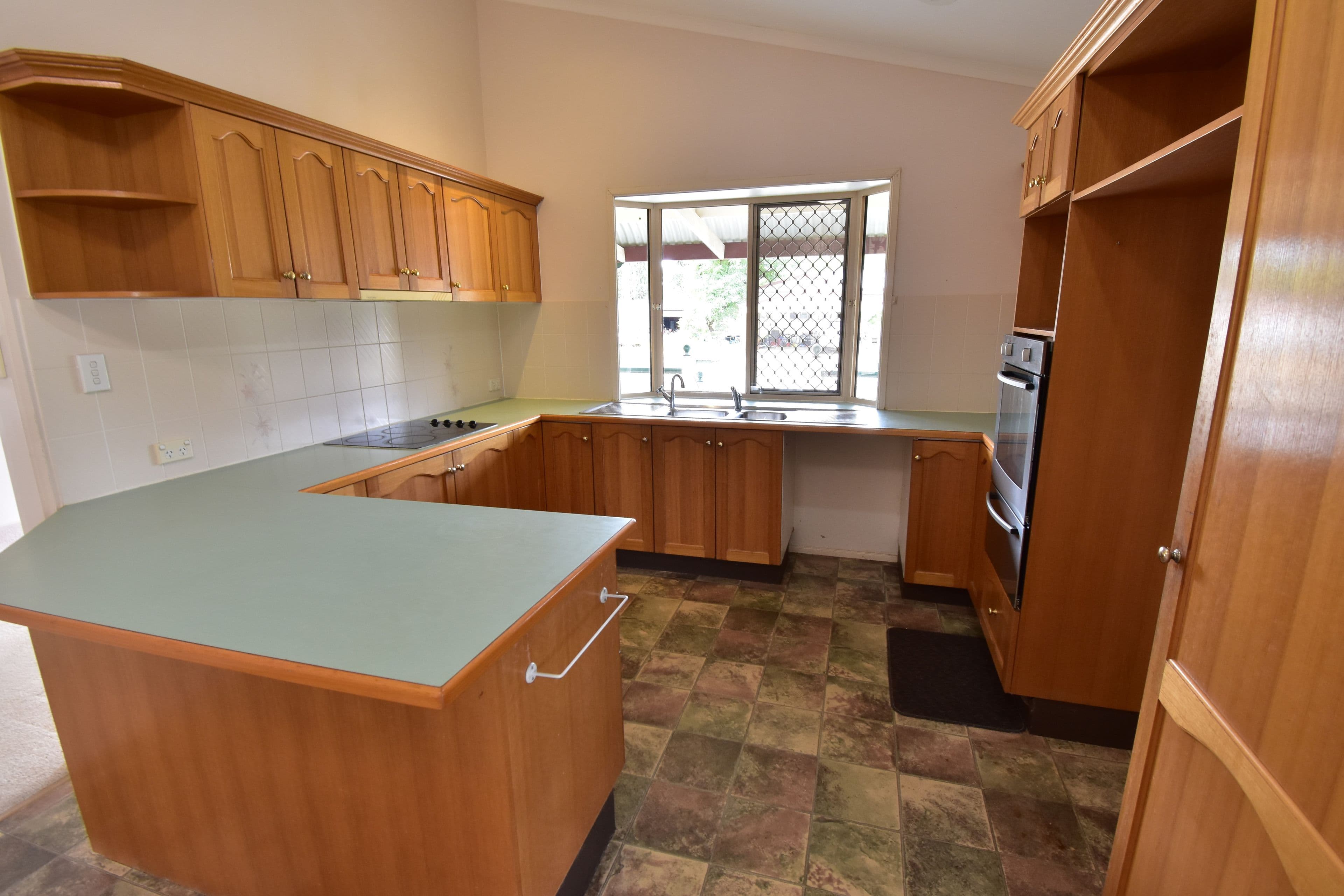 27 Robin Road, Longreach QLD 4730, Longreach - Thumbnail 3