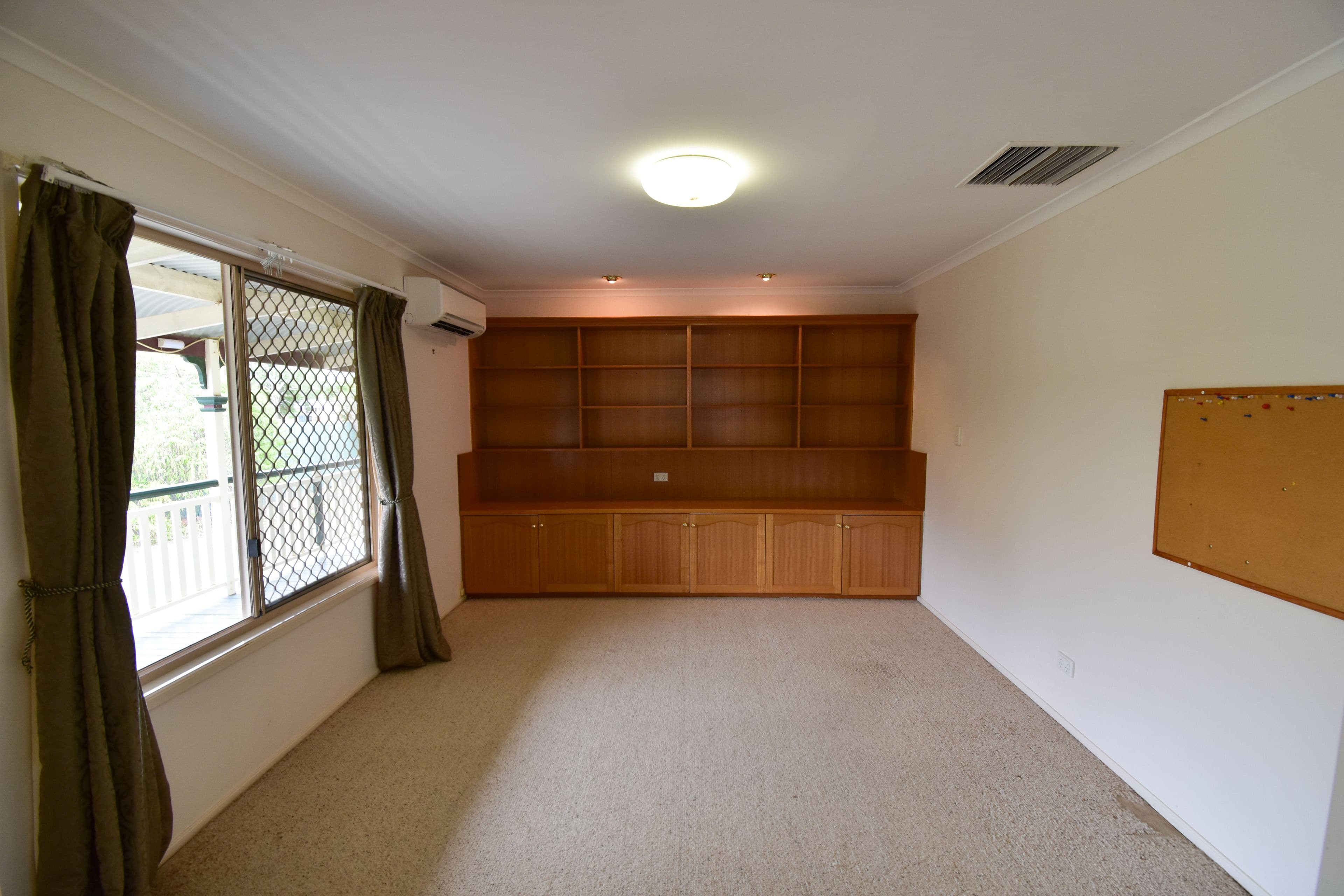 27 Robin Road, Longreach QLD 4730, Longreach - Thumbnail 4