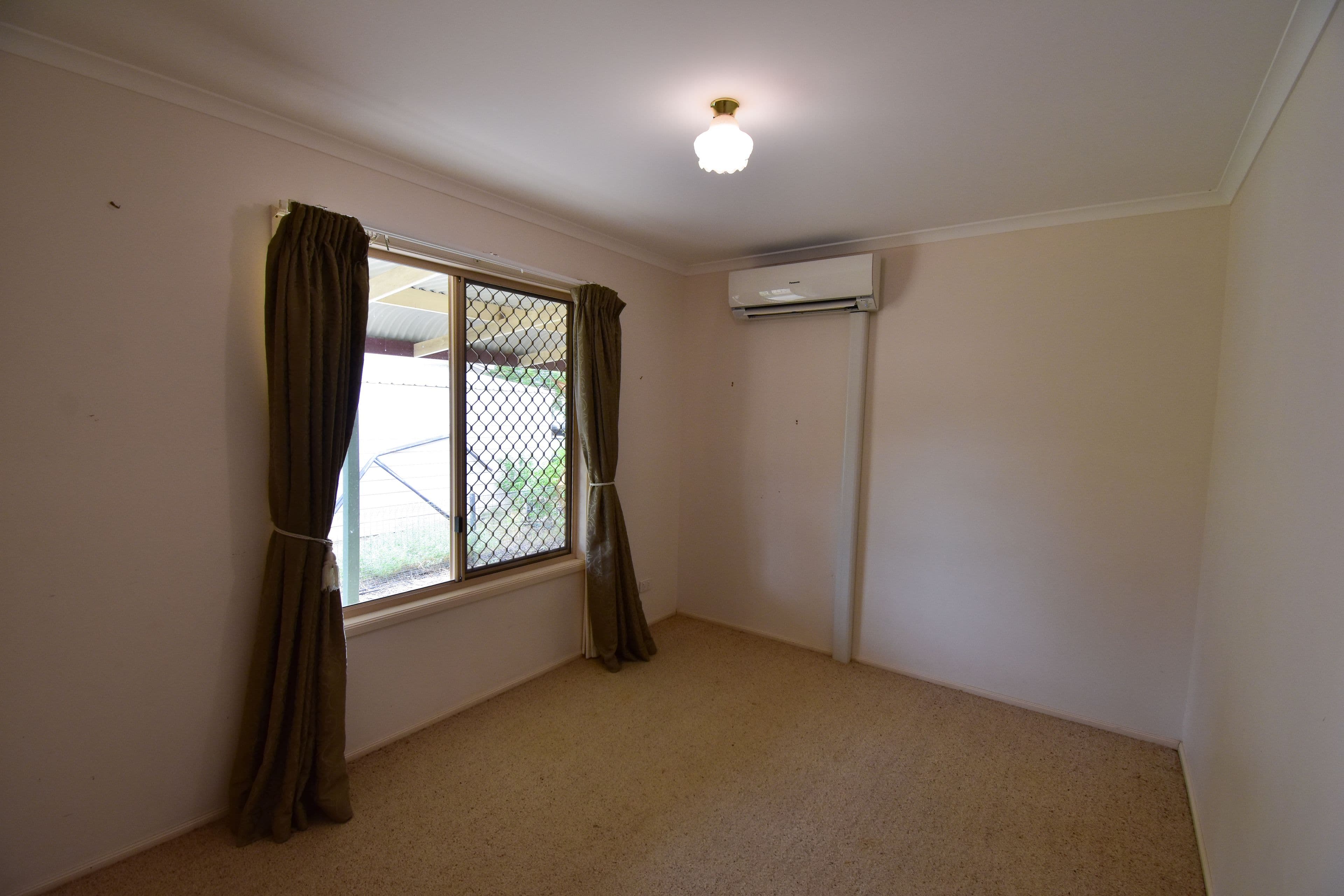 27 Robin Road, Longreach QLD 4730, Longreach - Thumbnail 8