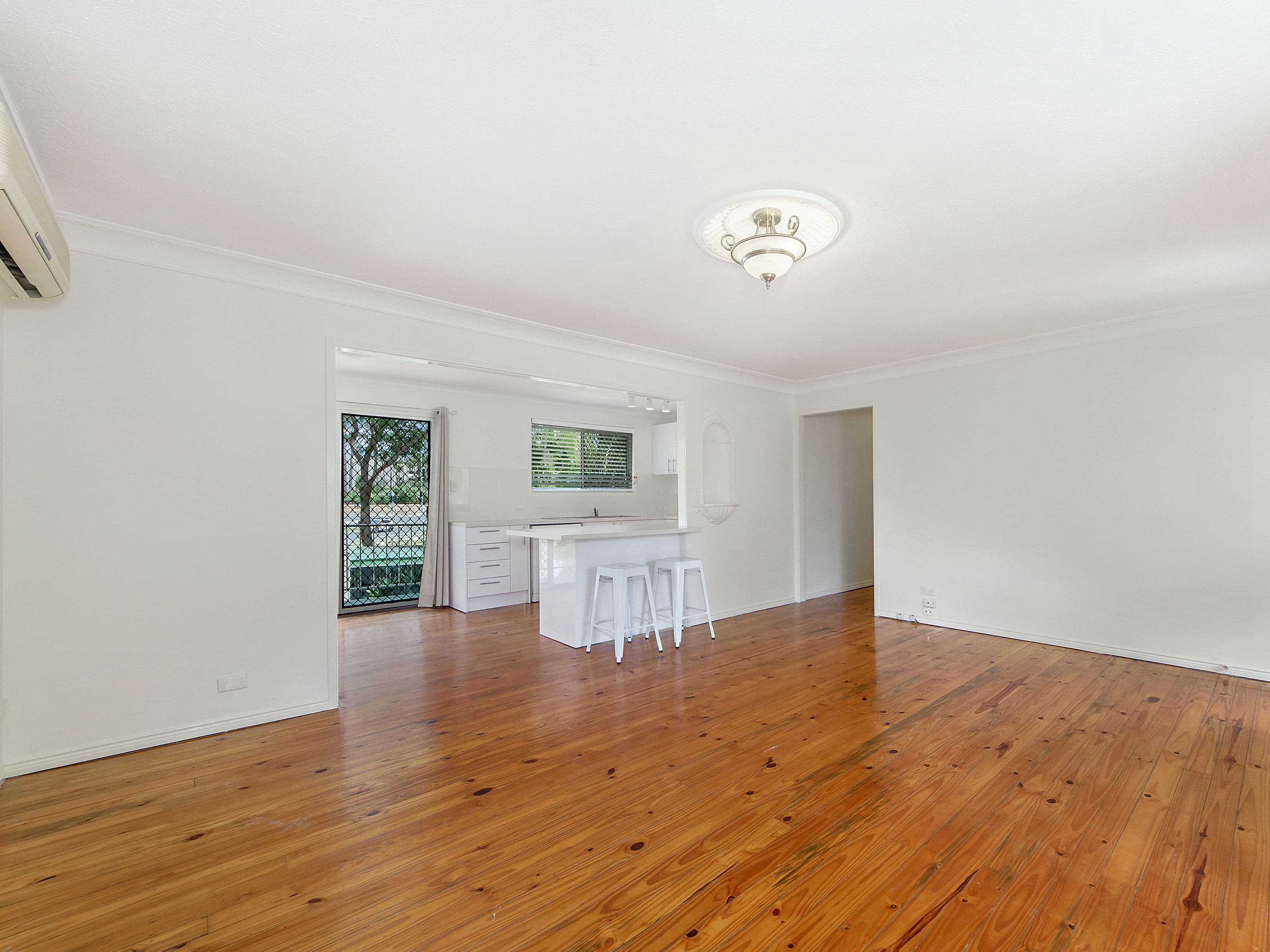 25 Warana Avenue, Southport QLD 4215, Southport - Thumbnail 5