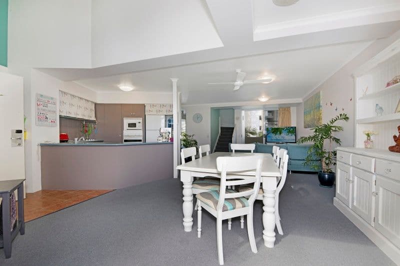10 Alexandra Avenue, Mermaid Beach QLD 4218, Mermaid Beach - Thumbnail 2