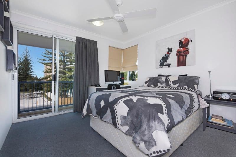 10 Alexandra Avenue, Mermaid Beach QLD 4218, Mermaid Beach - Thumbnail 5