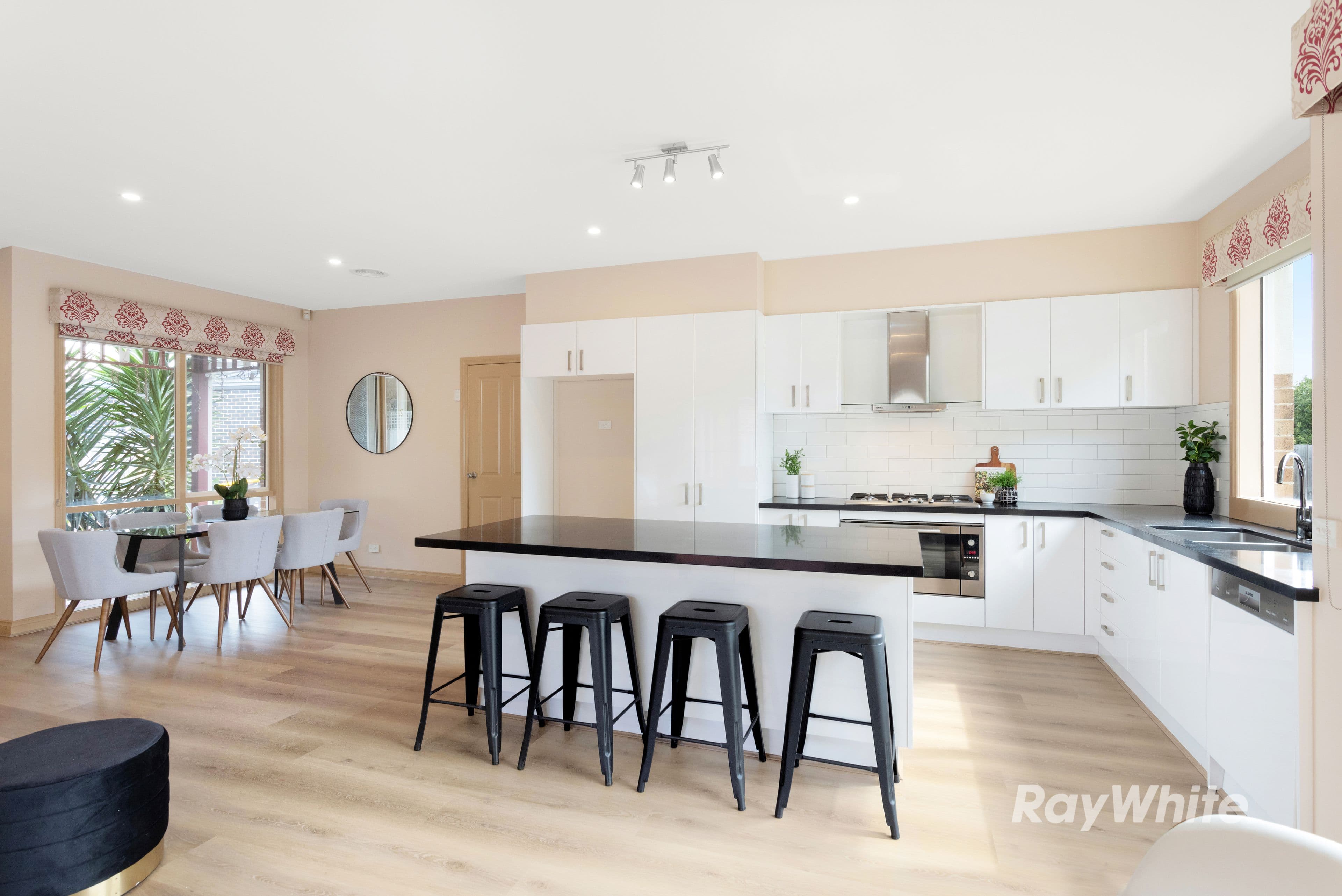 11 Carlisle Crescent, Hughesdale VIC 3166, Hughesdale - Thumbnail 3