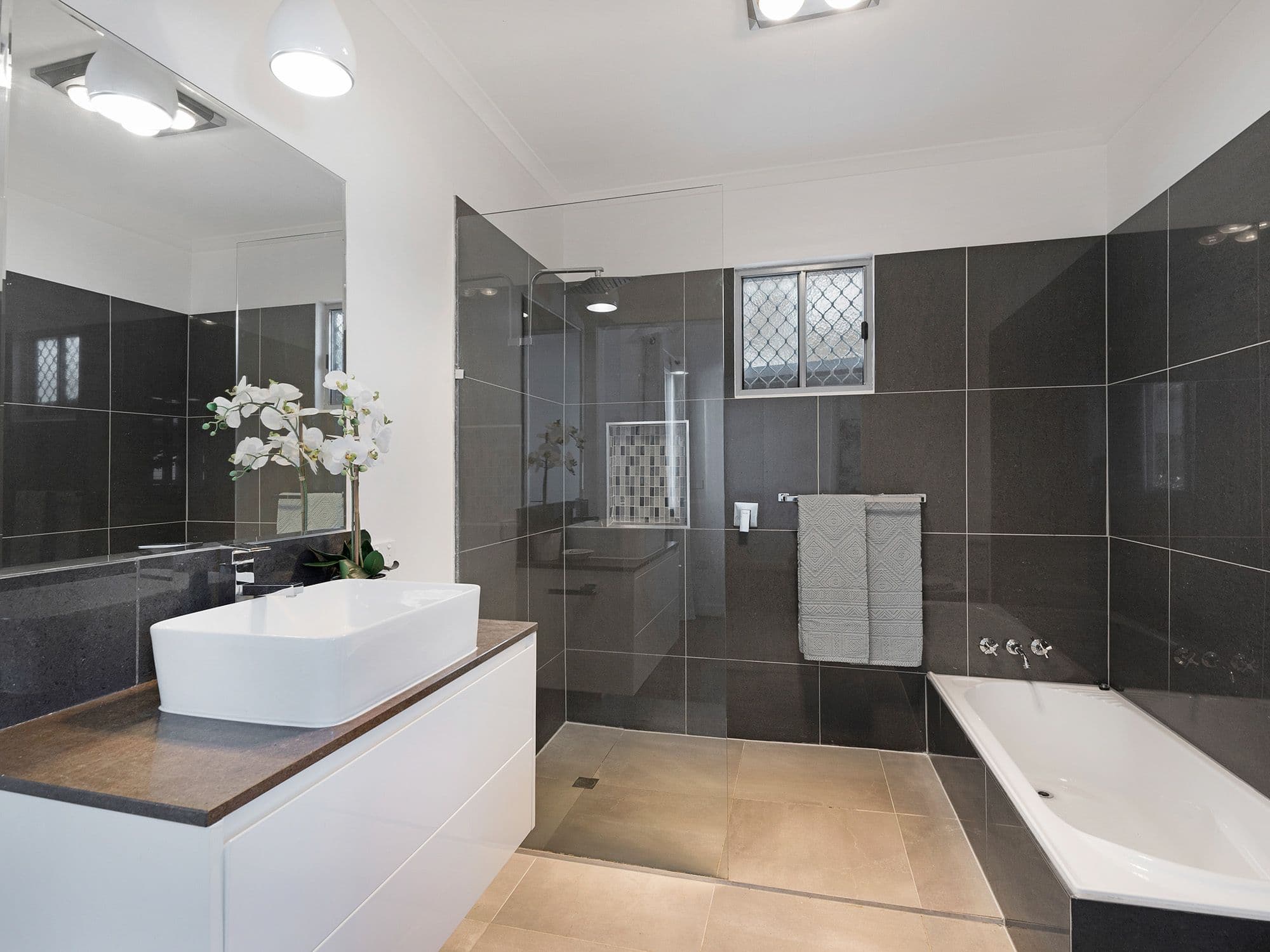 16 Hathway Street, Mount Gravatt East QLD 4122, Mount Gravatt East - Thumbnail 5