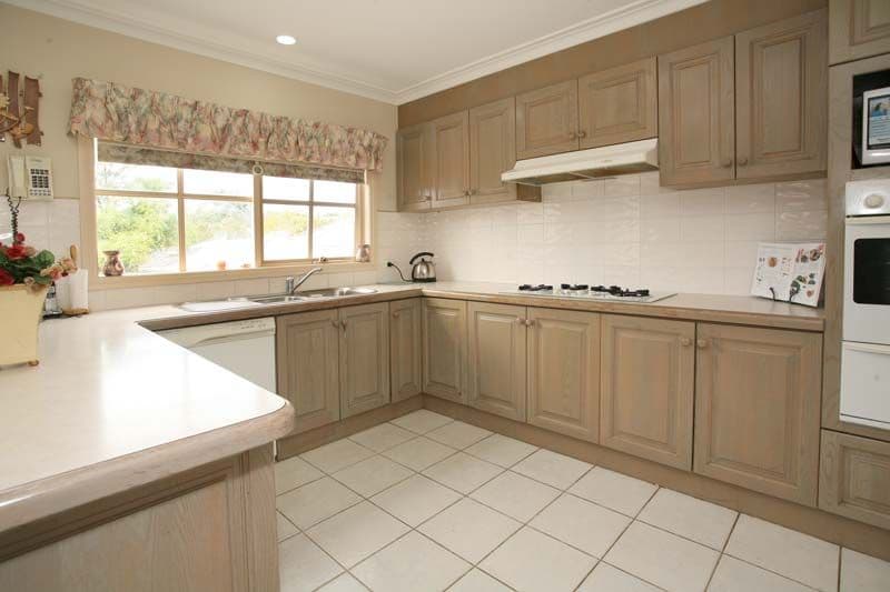 18 Mill Court, WHEELERS HILL VIC 3150, Wheelers Hill - Thumbnail 2
