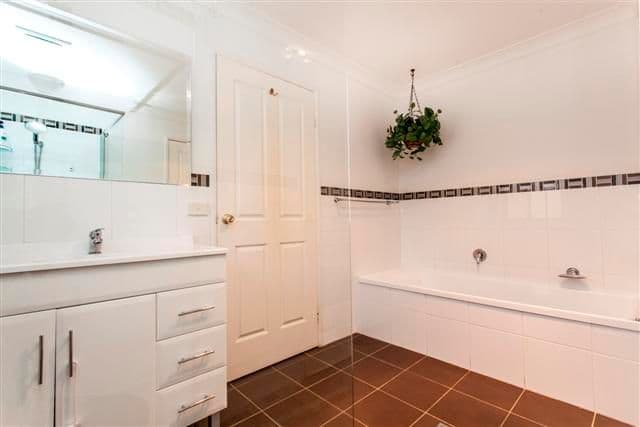 6 Paperbark Close, GLENMORE PARK NSW 2745, Glenmore Park - Thumbnail 7