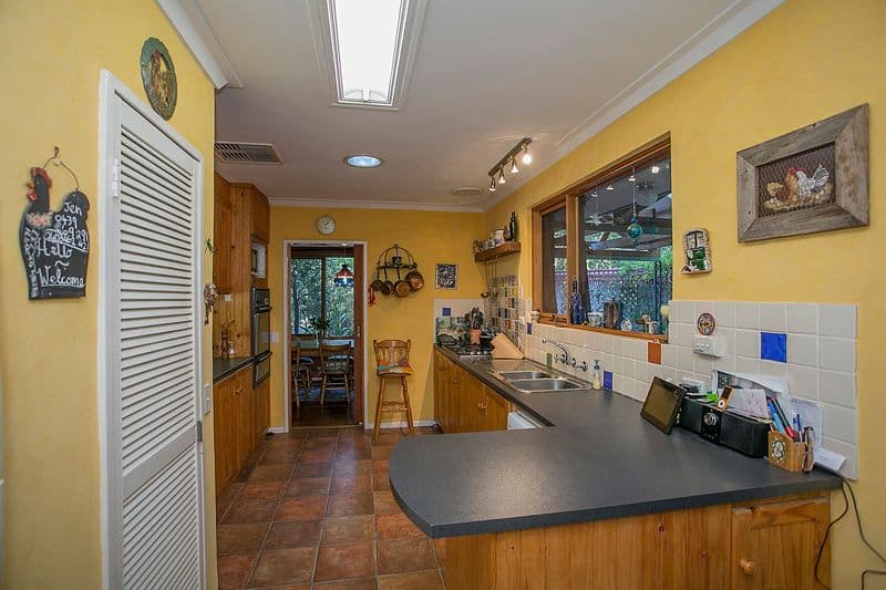 7 Hummerston Road, KALAMUNDA WA 6076, Kalamunda - Thumbnail 8