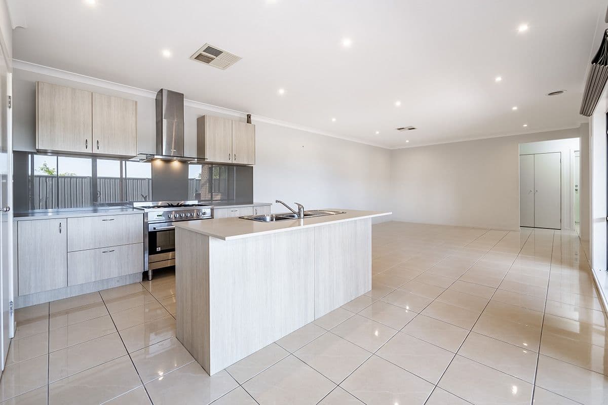 1 Kikuya Way, Cranbourne North VIC 3977, Cranbourne North - Thumbnail 3