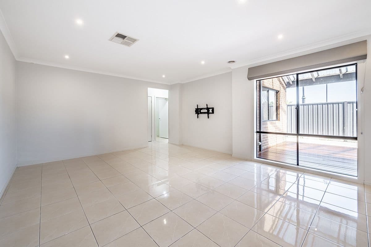 1 Kikuya Way, Cranbourne North VIC 3977, Cranbourne North - Thumbnail 4