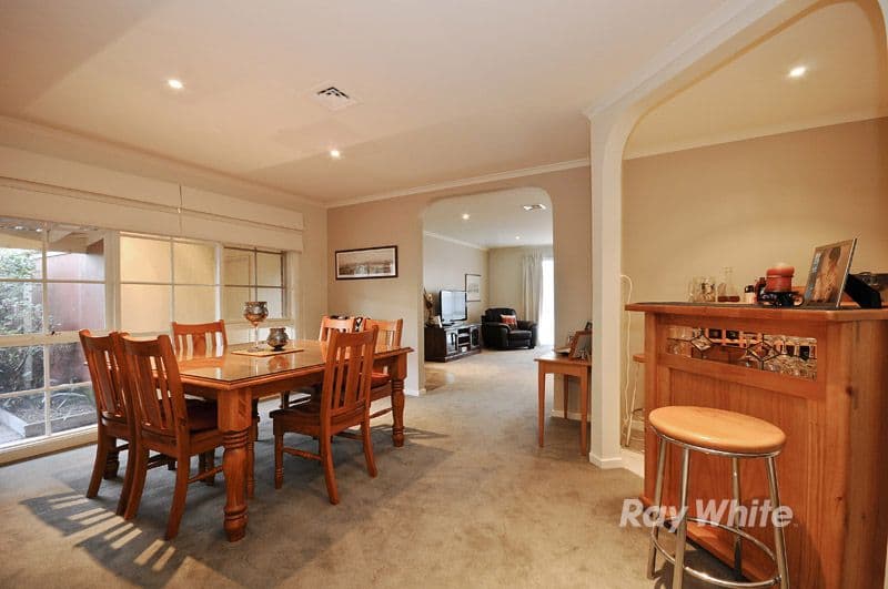 9 Brennan Drive, WANTIRNA SOUTH VIC 3152, Wantirna South - Thumbnail 2