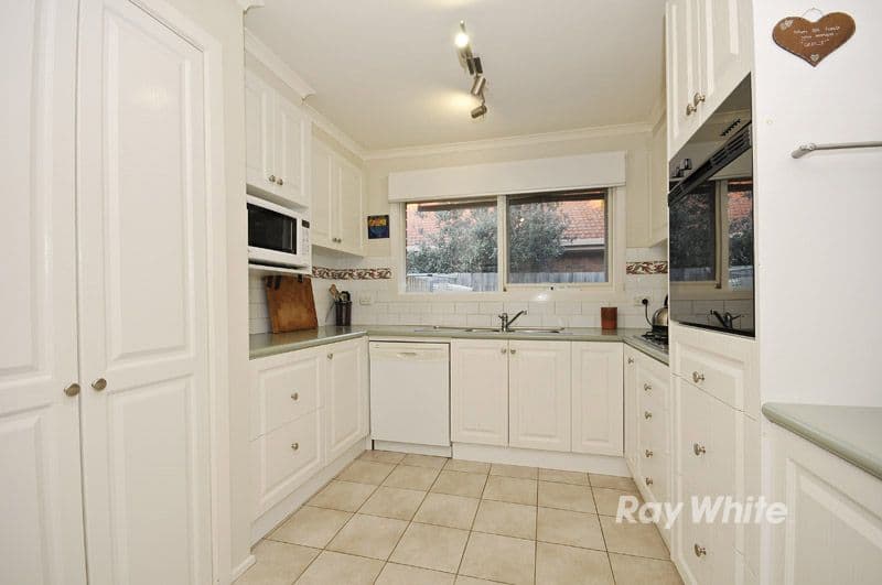 9 Brennan Drive, WANTIRNA SOUTH VIC 3152, Wantirna South - Thumbnail 3
