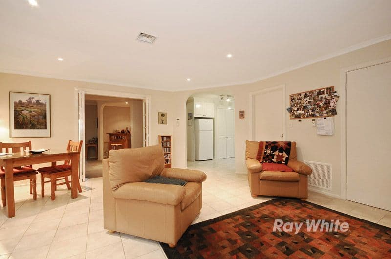 9 Brennan Drive, WANTIRNA SOUTH VIC 3152, Wantirna South - Thumbnail 4