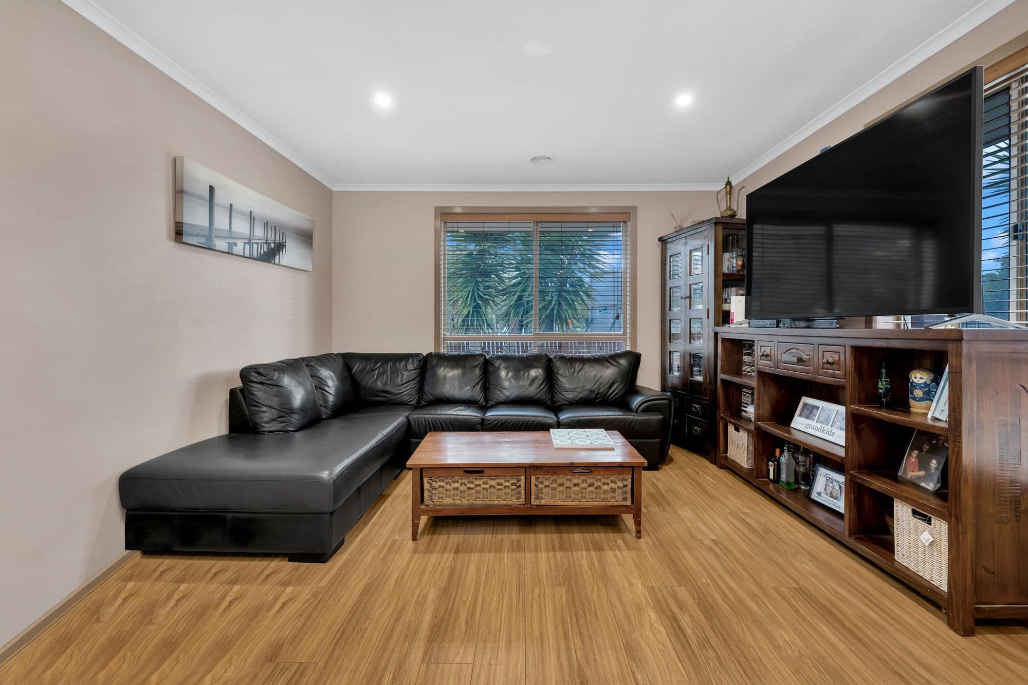 10 Niagara Way, Werribee VIC 3030, Werribee - Thumbnail 2