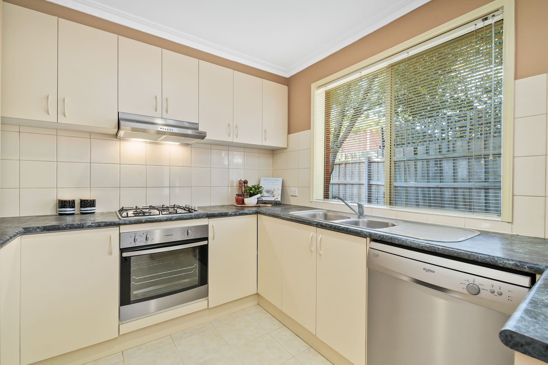 6 Kimbarra Drive, Berwick VIC 3806, Berwick - Thumbnail 4