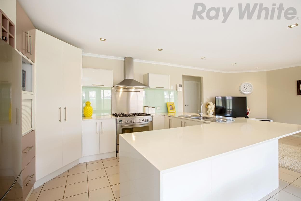 30 Carmichael Drive, West Hoxton - Thumbnail 4
