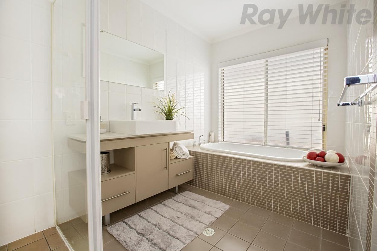 30 Carmichael Drive, West Hoxton - Thumbnail 8