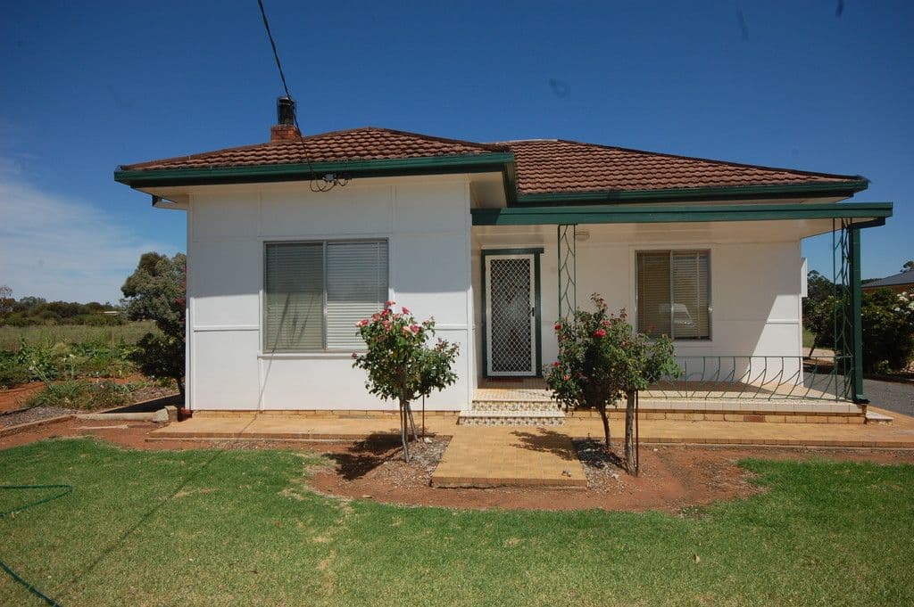 40 Golf Course Road, Yenda - Image 1