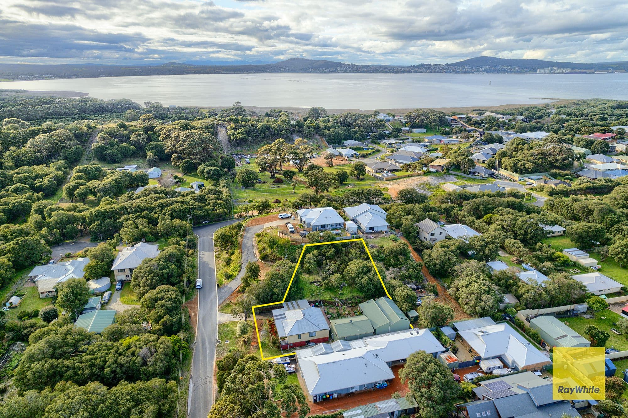 24 Goss Street, Little Grove WA 6330, Little Grove - Thumbnail 3